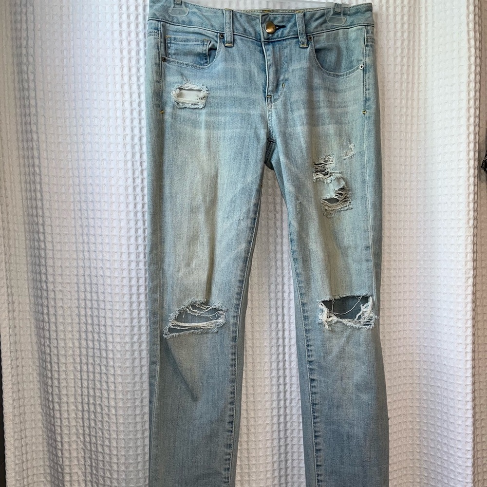 American eagle distressed jeans